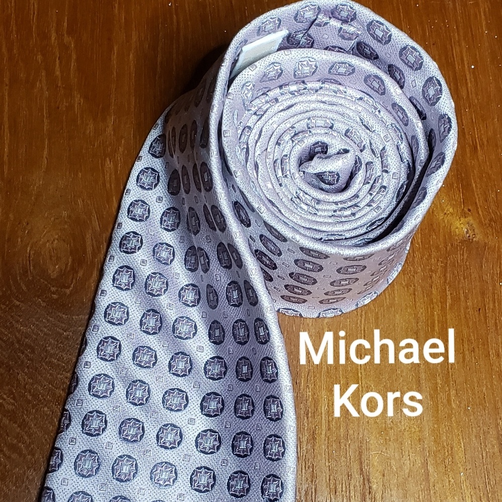2/$15 SALE Michael Kors Pink Silk Tie - Picture 1 of 8